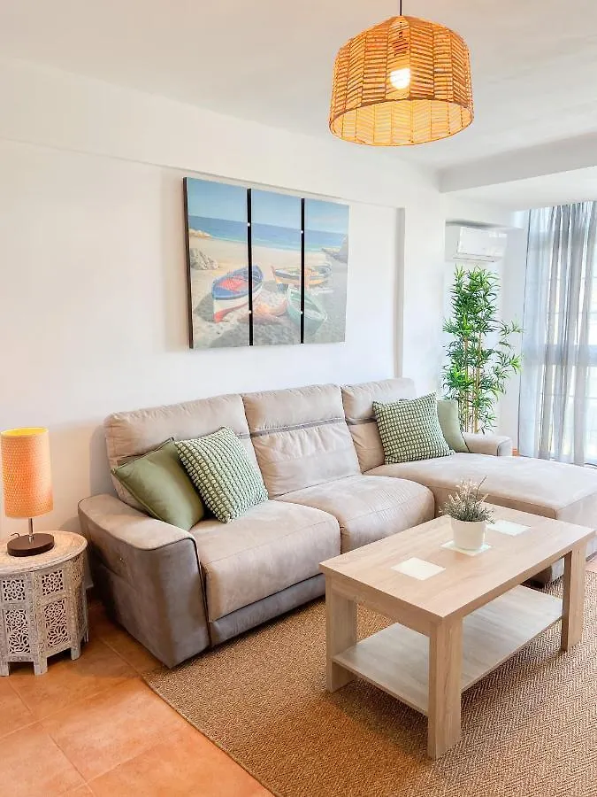 Spacious Apartment In The Center Of Τορρεμολίνος