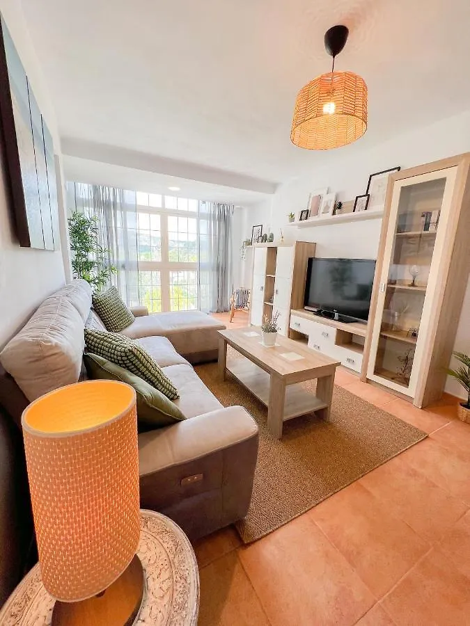 Spacious Apartment In The Center Of Τορρεμολίνος